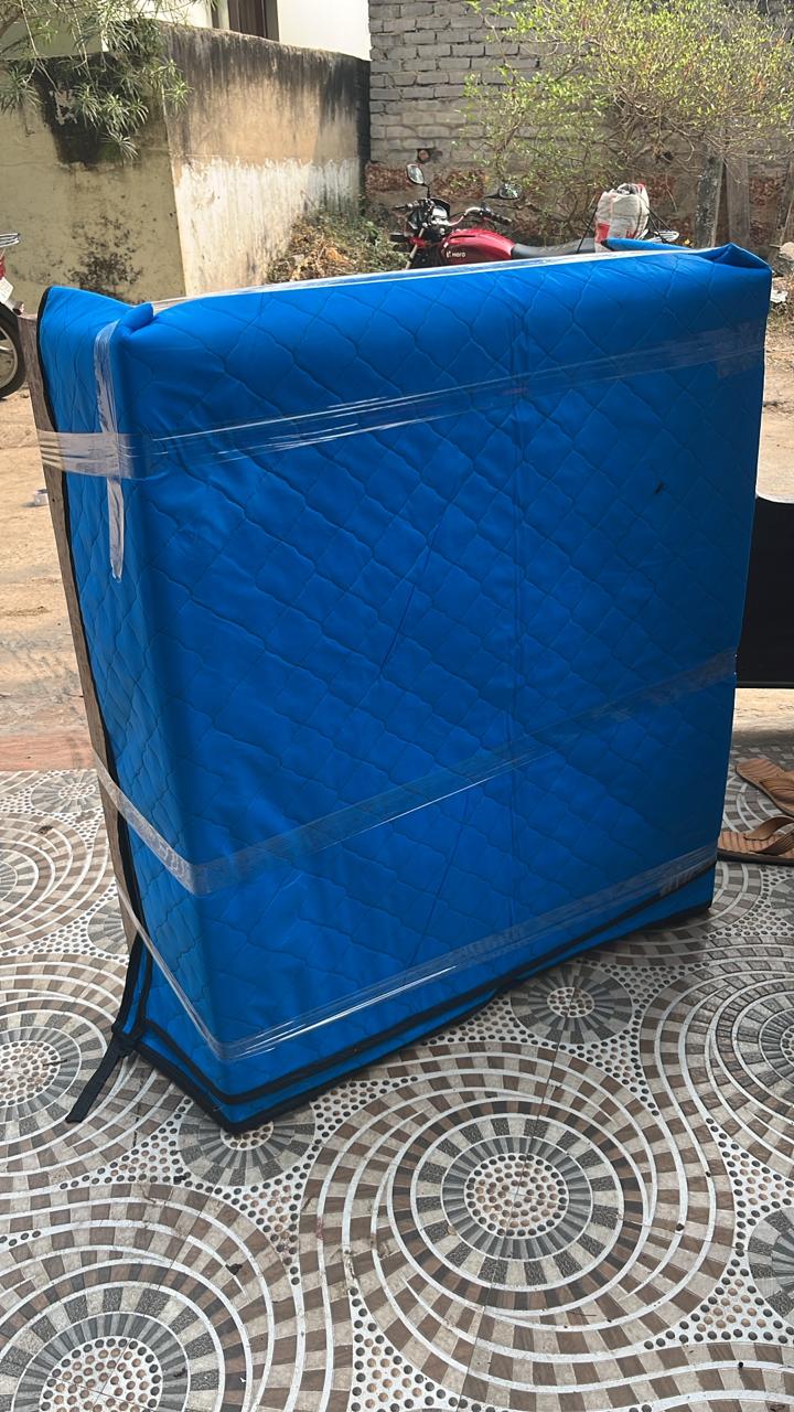 Loading & Unloading photo